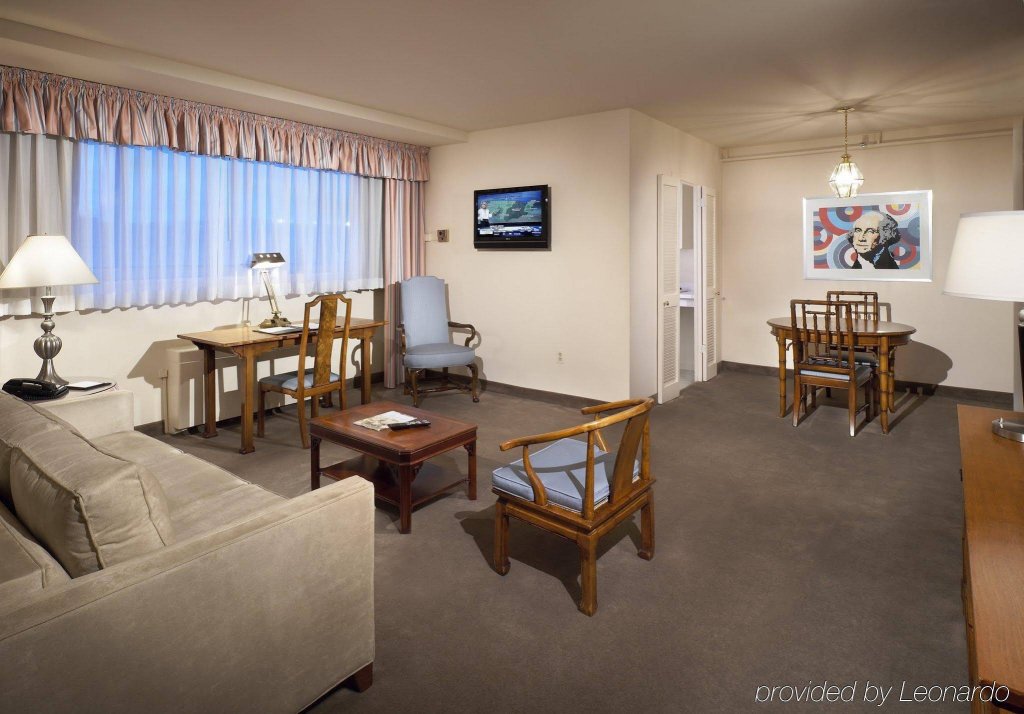 Фото State Plaza