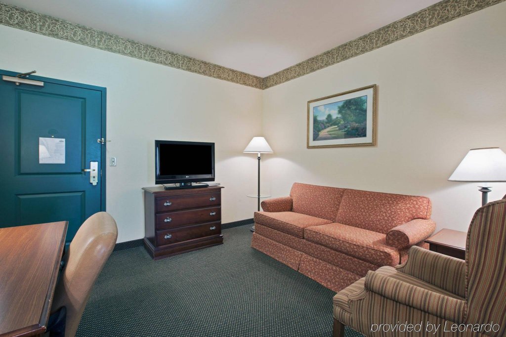 Фото Comfort Inn & Suites Northern Kentucky