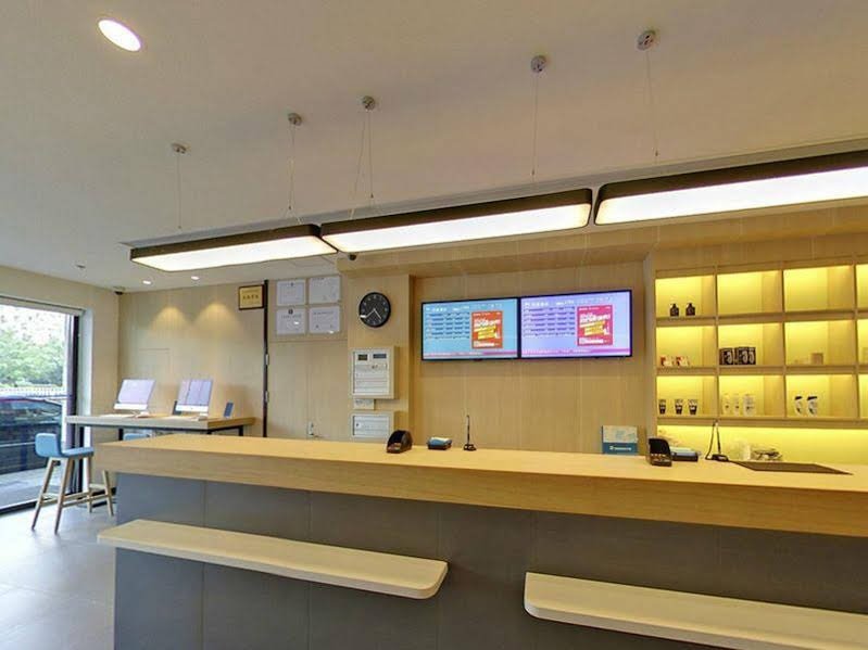 Фото Hanting Hotel Shanghai Tangqiao Metro Station