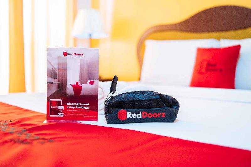 Фото RedDoorz Plus @ Poblacion Makati