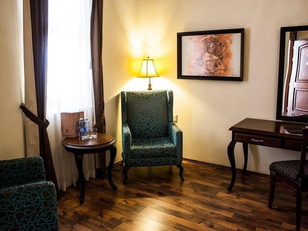 Фото Hotel Morales Historical & Colonial Downtown Core