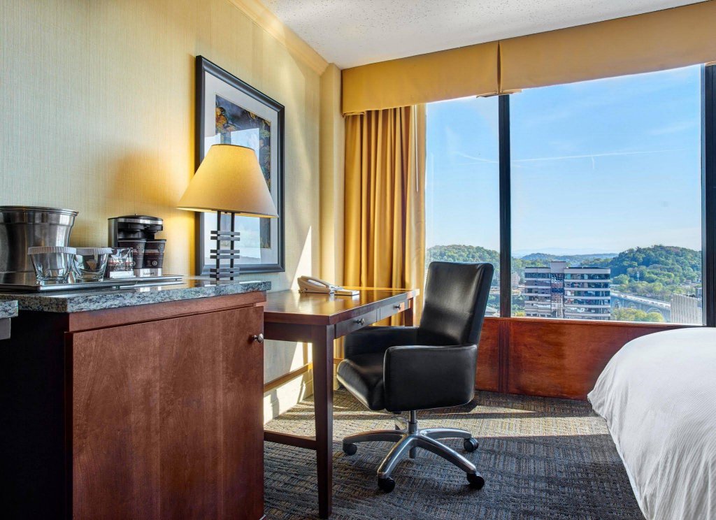 Фото Hilton Richmond Downtown