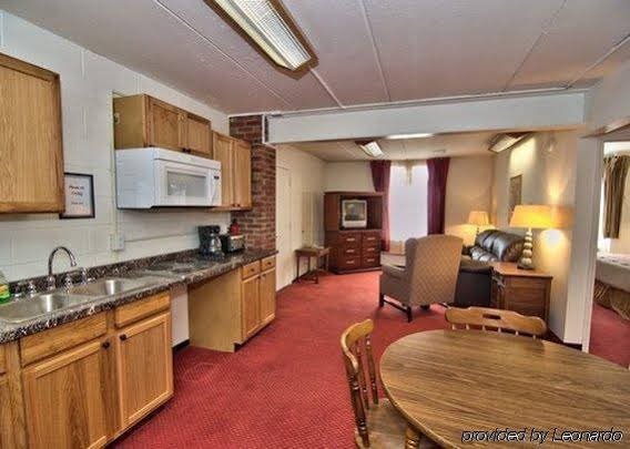 Фото Travelodge by Wyndham Watertown