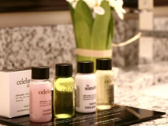 Фото Foxwood Inn & Suites