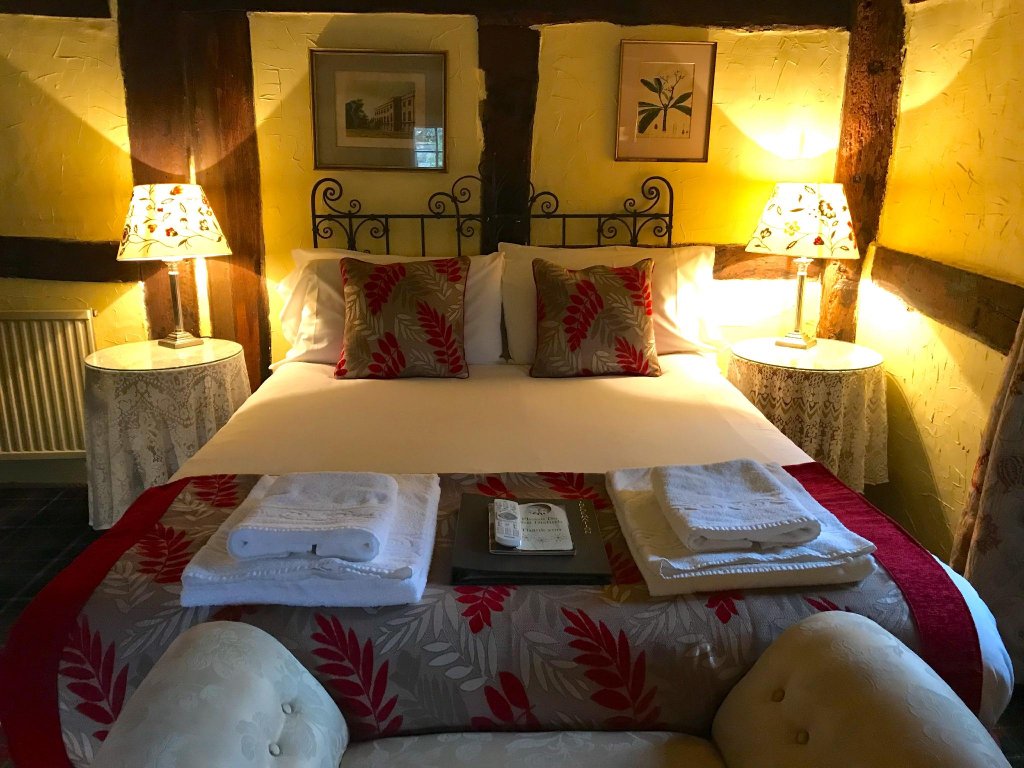 Фото Thatched Cottage Hotel