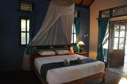 Гостиница Mowies On The Beach в Провинции Западные Малые Зондские острова