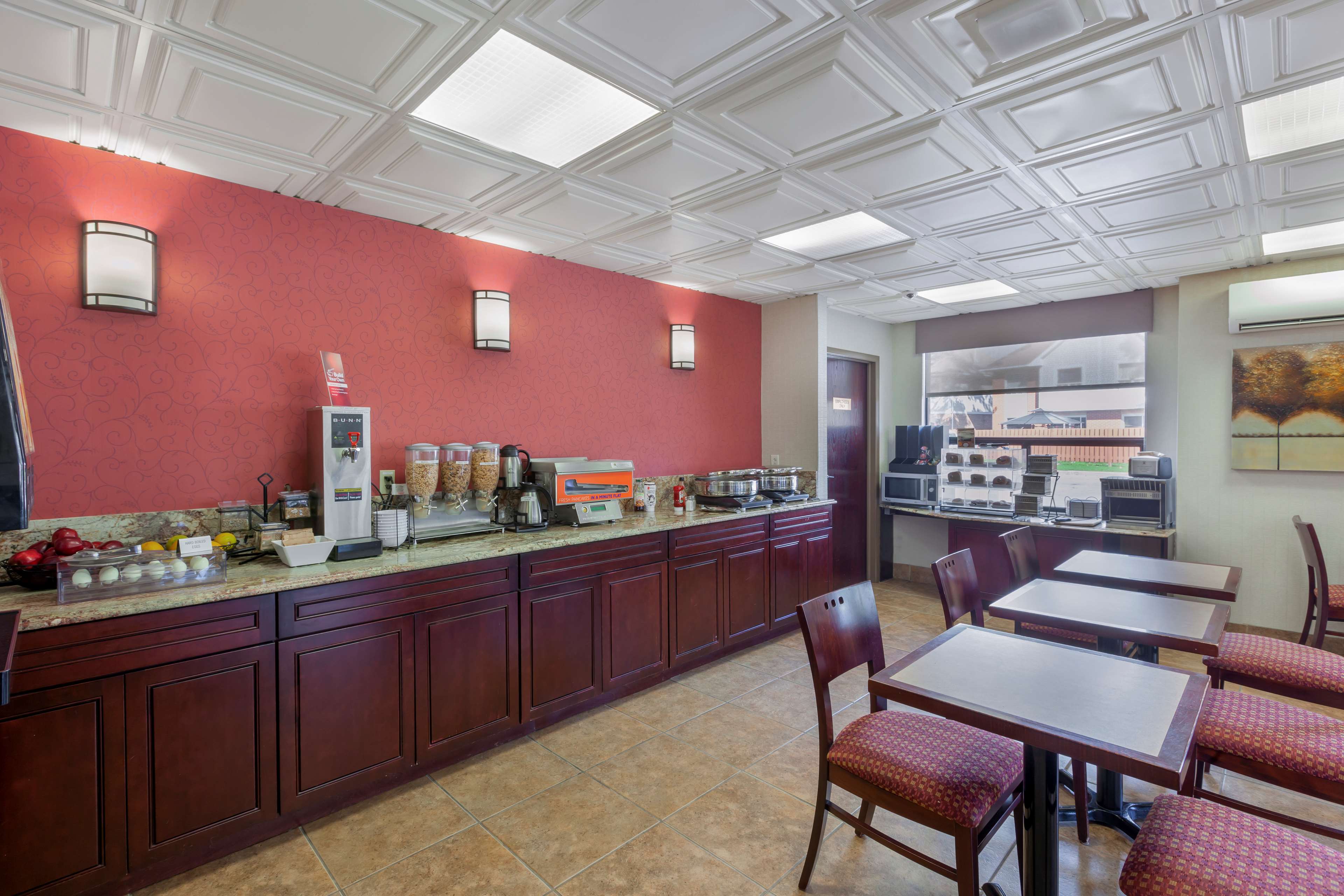 Фото Best Western Plus Rose City Suites