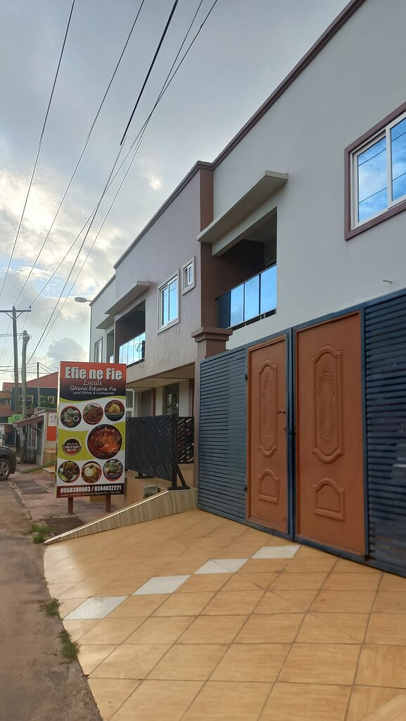 Restaurant Efie ne Fie Locals, Accra, photo