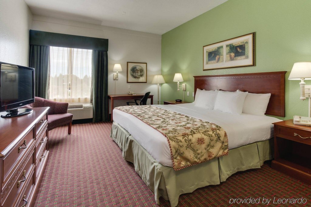 Фото La Quinta Inn & Suites by Wyndham Tampa Bay Area-Tampa South