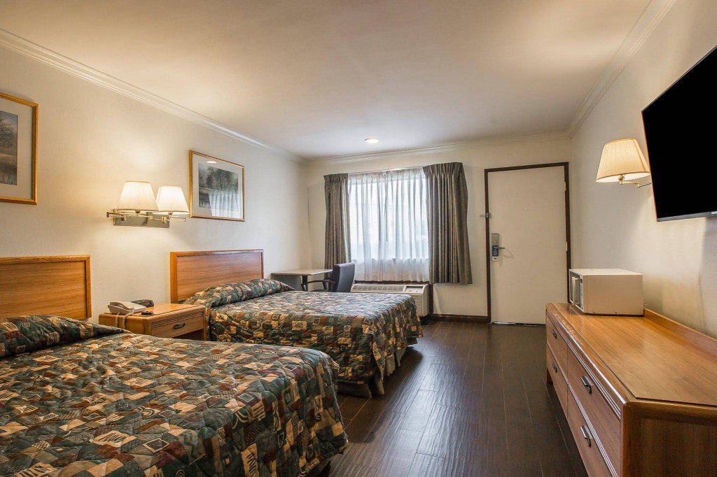 Фото Palm Inn Hotel near Tyler Mall Riverside