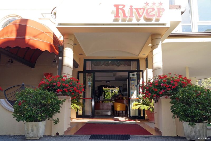 Фото Hotel River