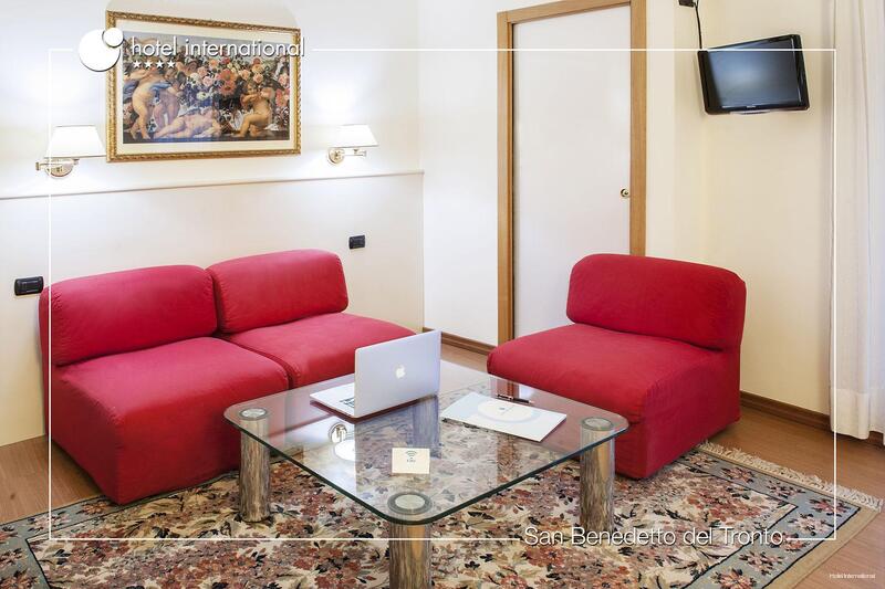 Фото International