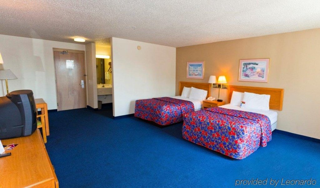 Фото Red Roof Inn Sandusky Milan