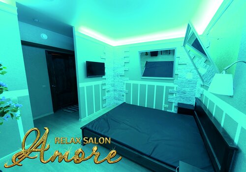 Yigit boglangan holda silkitadi