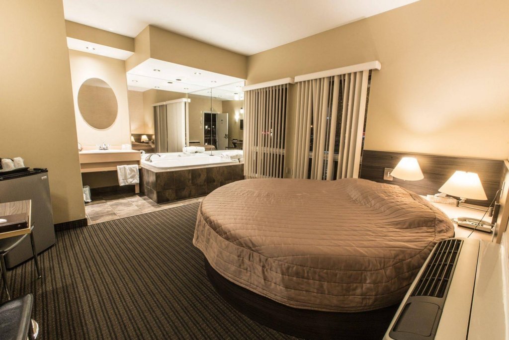 Фото Falcon Motel Brossard