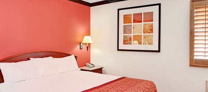 Фото Ramada by Wyndham Pasadena