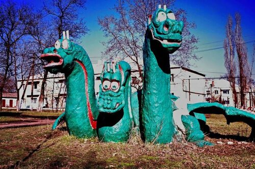 Змей горыныч москва улица кулакова фото Особенности жанровой скульптуры Змей-Горыныч в Донецкой области, Шахтёрский райо
