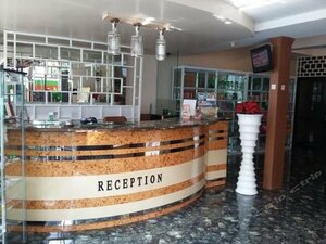 Гостиница Mine Home Hotel Kebon Kawung