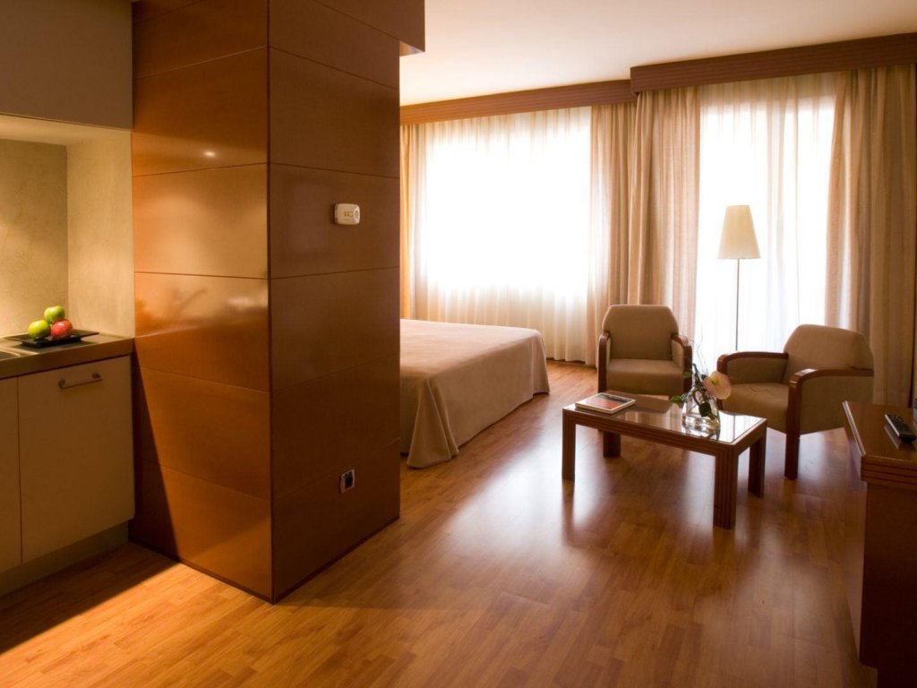 Фото Aparthotel Mariano Cubi Barcelona