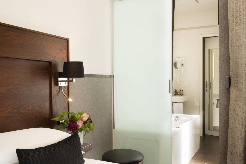 Фото Hotel Des Arts Paris Montmartre