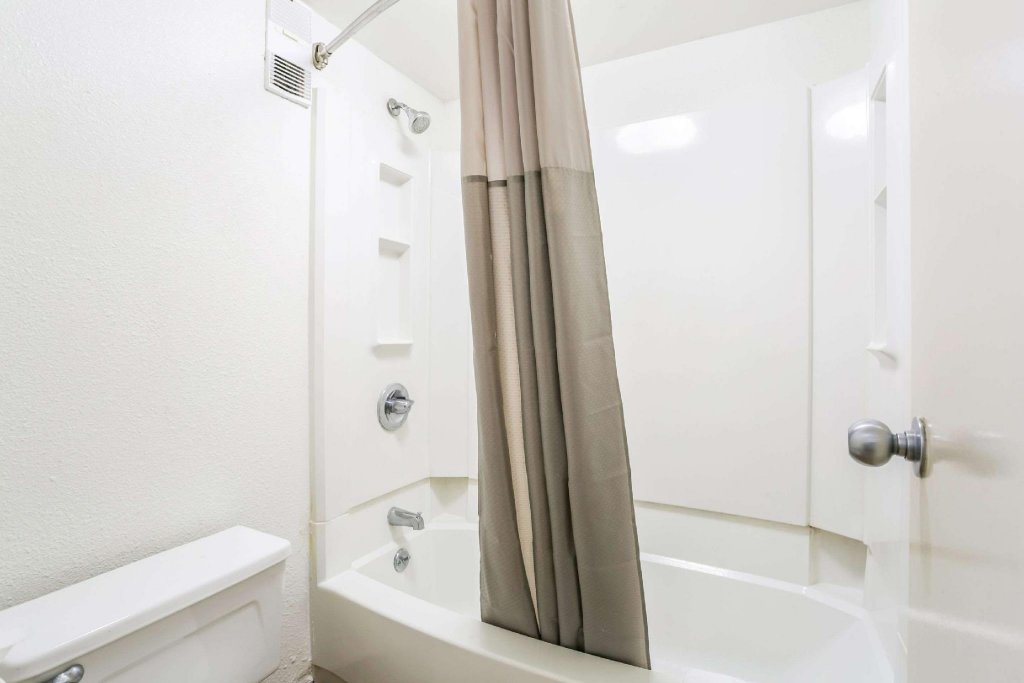 Фото Rodeway Inn Baltimore - Inner Harbor South