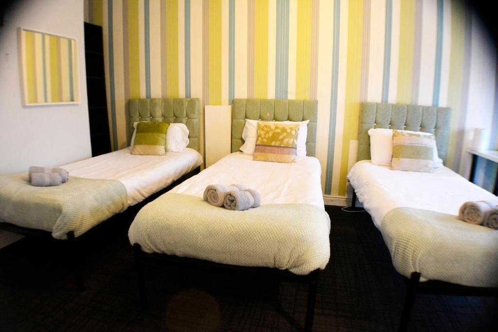 Фото Queens Guesthouse Manchester