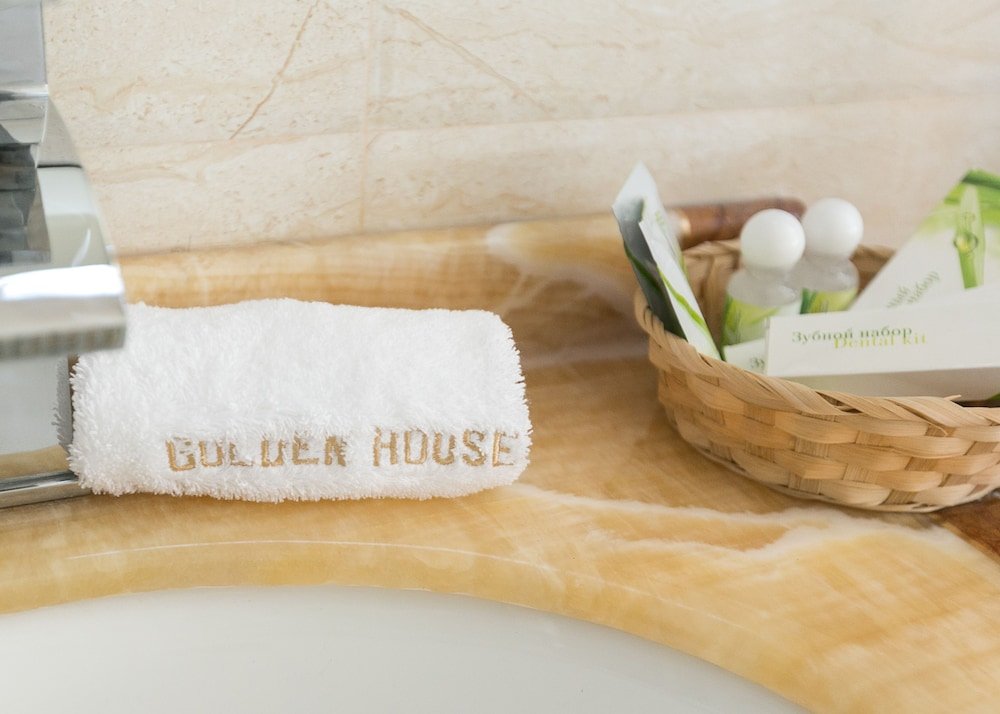 Фото Golden House