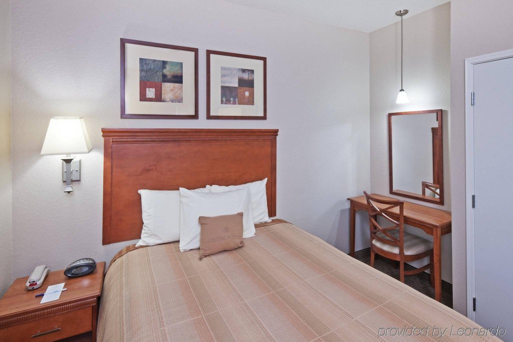 Фото Candlewood Suites Owasso, an Ihg Hotel