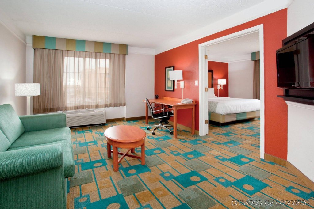 Фото La Quinta Inn & Suites by Wyndham Albuquerque West