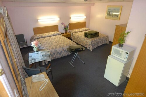 Гостиница Kings Inn - Orillia в Ориллии