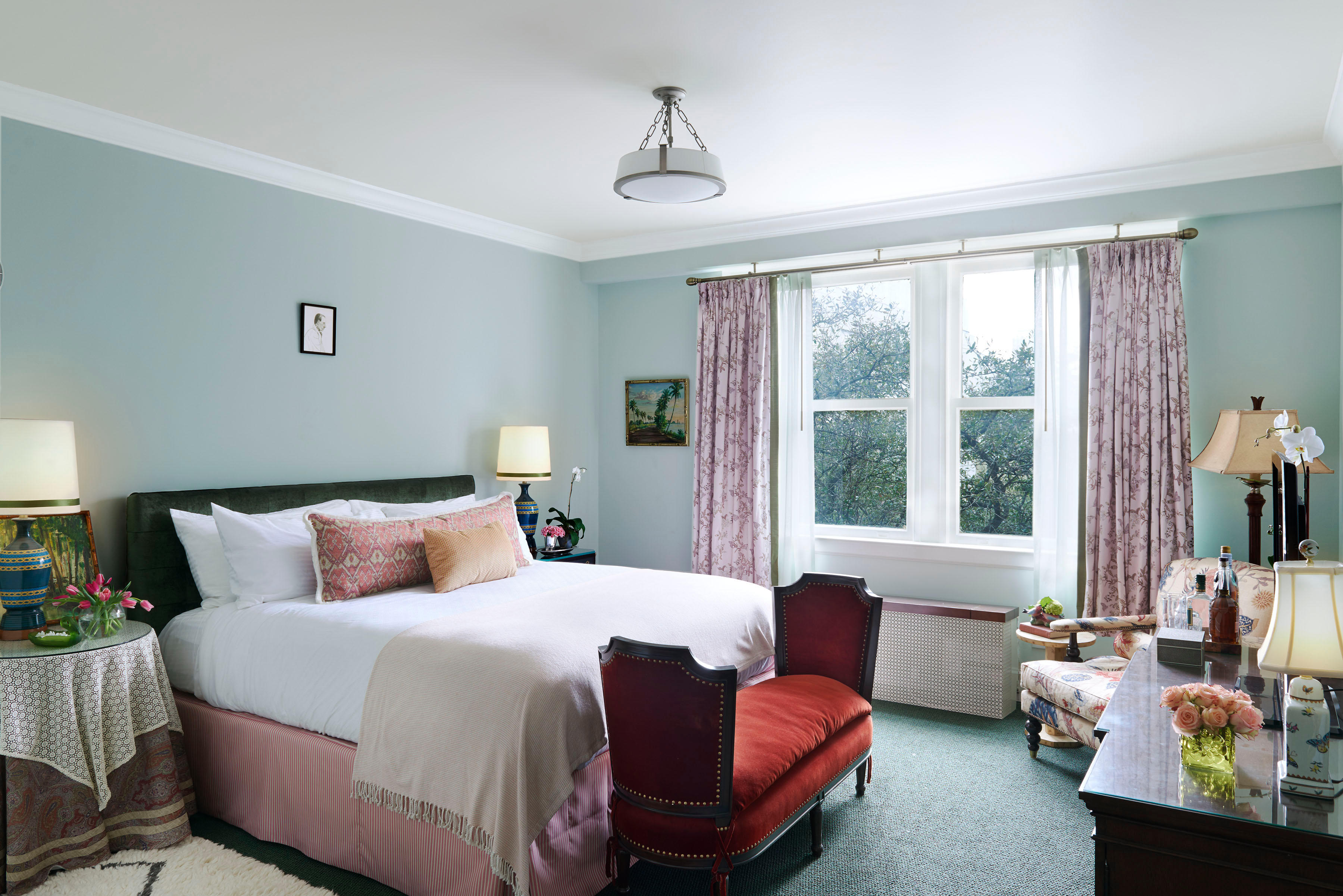 Фото The Pontchartrain Hotel