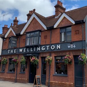 The Wellington (Borehamwood, 4 Theobald Street), bar, pub