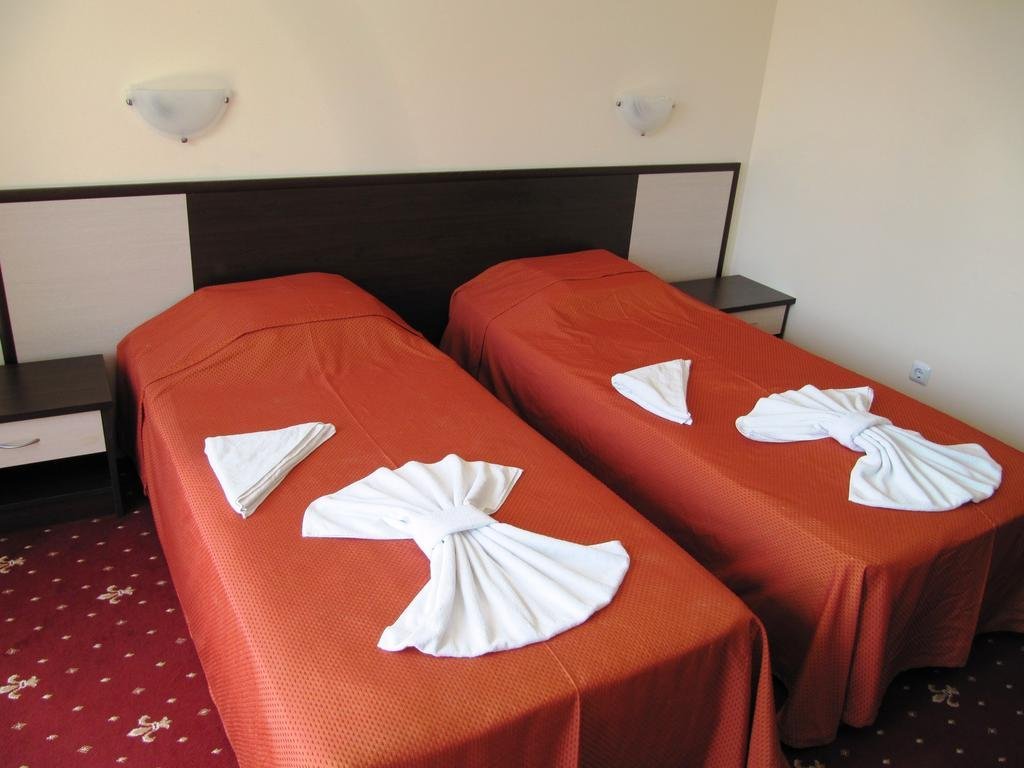 Фото Maverick Hotel