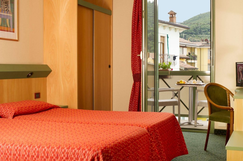 Фото Sky Pool Hotel Sole Garda