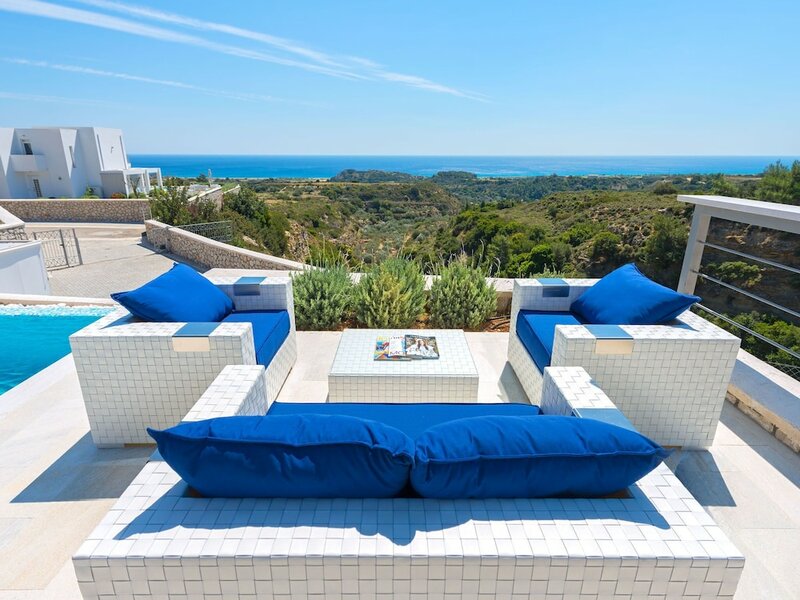 Beautiful new Luxury Villa Near the Coast, Nice Pool, Beautiful sea View, Rhodes