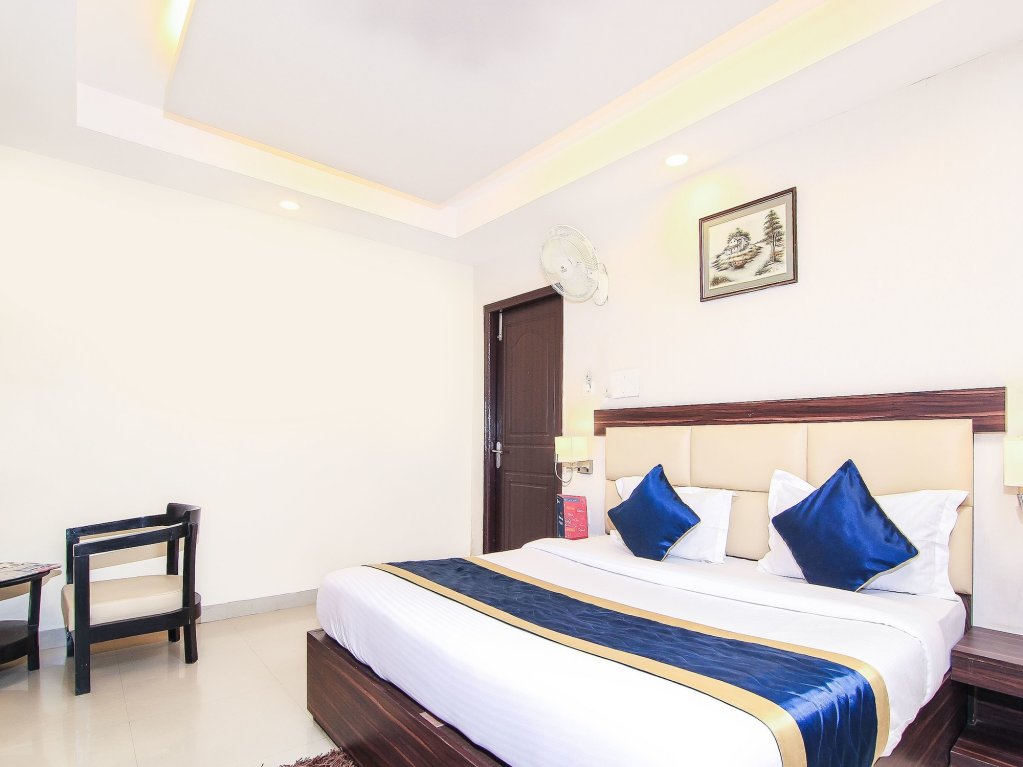 Фото Oyo 16897 Hotel Shubham Continental