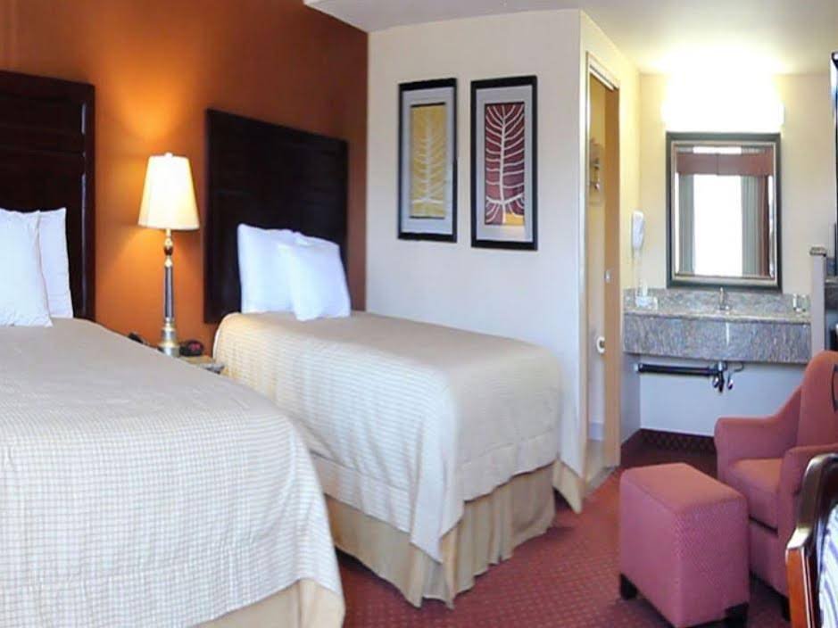 Фото Portofino Inn Burbank