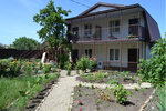 White (posyolok Shirochanka, Azovskiy pereulok, 12), guest house