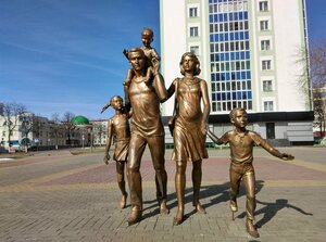 Composición escultórica Familia (Republic of Mordovia, Saransk, Sobornaya Square) ، نصب تذكاري، نحت