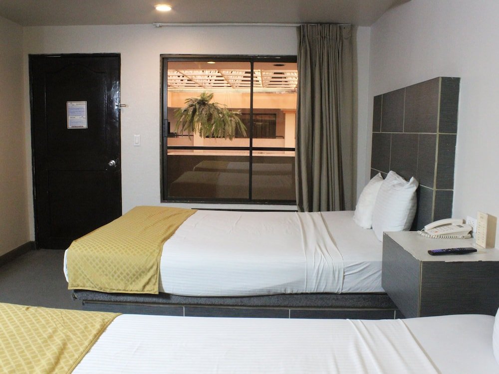 Фото Hotel Fiesta Tijuana