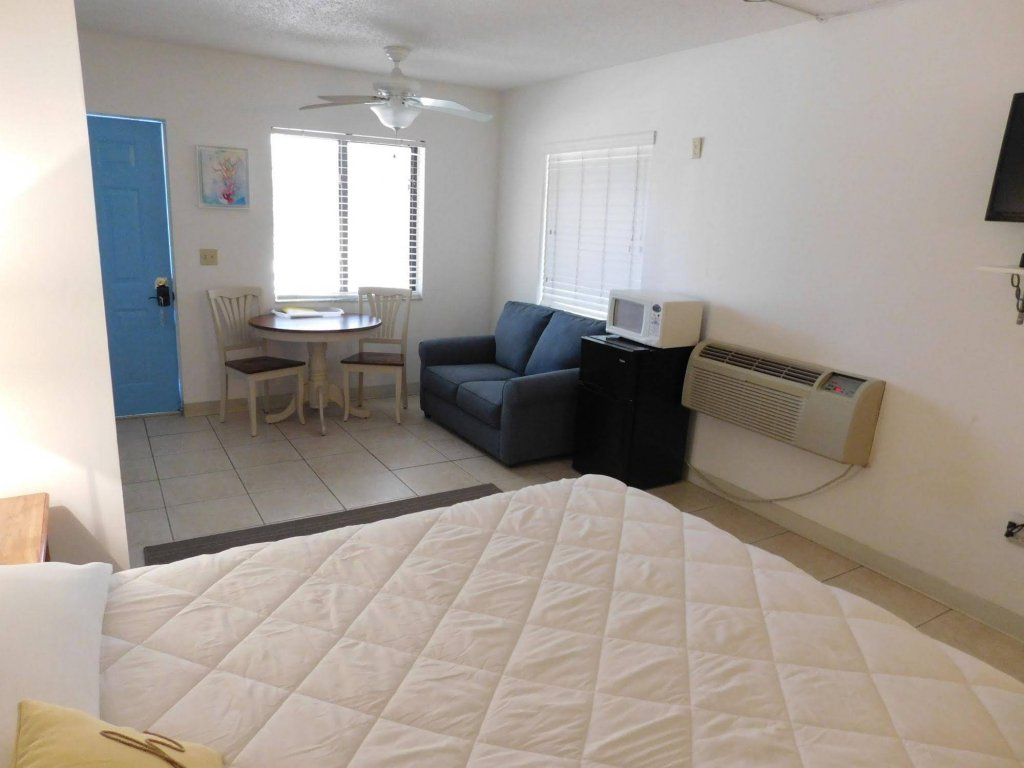 Фото Nokomis Inn And Suites