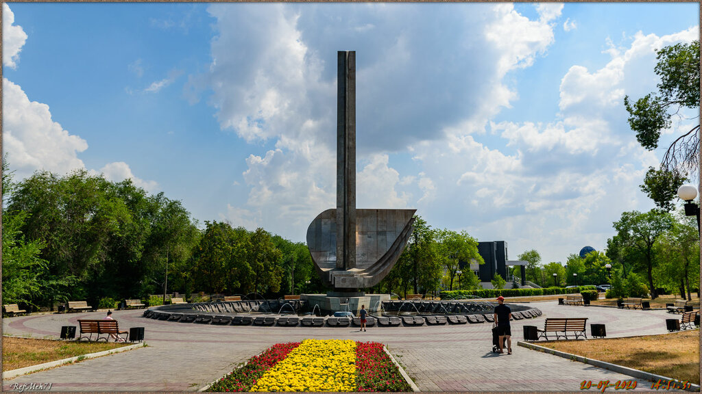 Monument, memorial Стела в честь 50-летия Магнитогорского металлургического комбината, Magnitogorsk, photo