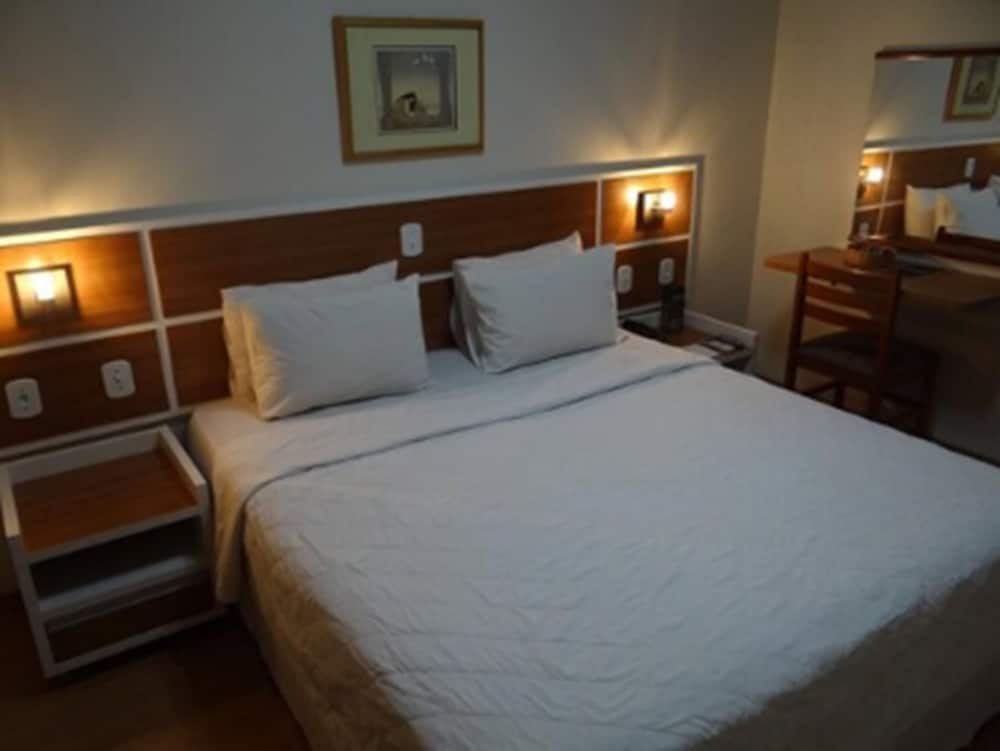 Фото Alphonsus Hotel