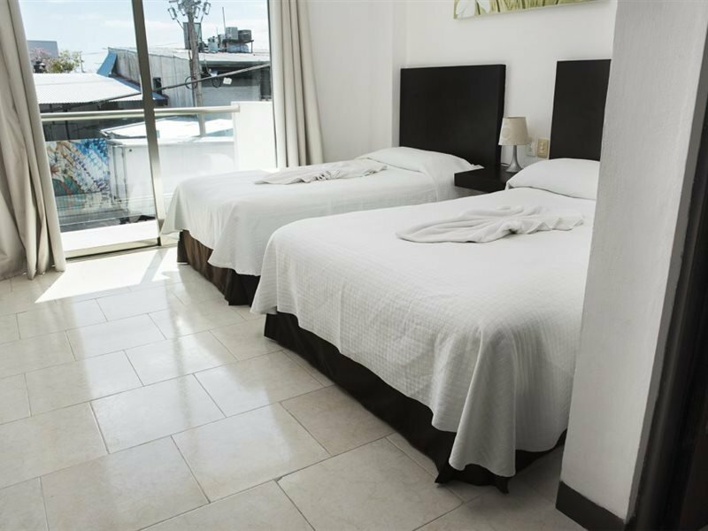 Гостиница Hotel Plaza Playa - Near Playa del Carmen Main Beach в Плая-дель-Кармен