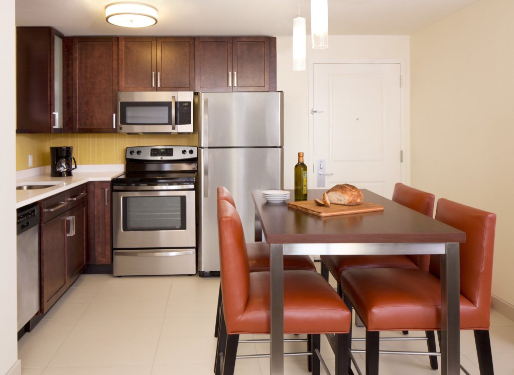 Фото Courtyard by Marriott Calgary South