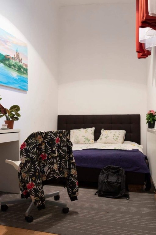 Фото Baroque Hostel 