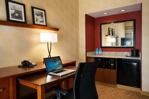 Гостиница Courtyard by Marriott Phoenix Airport в Финиксе