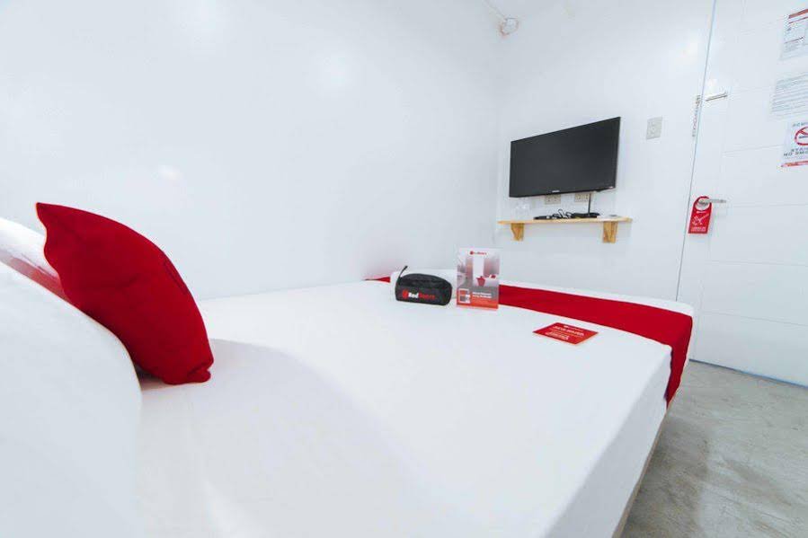 Фото RedDoorz Plus @ Danlig Street Makati