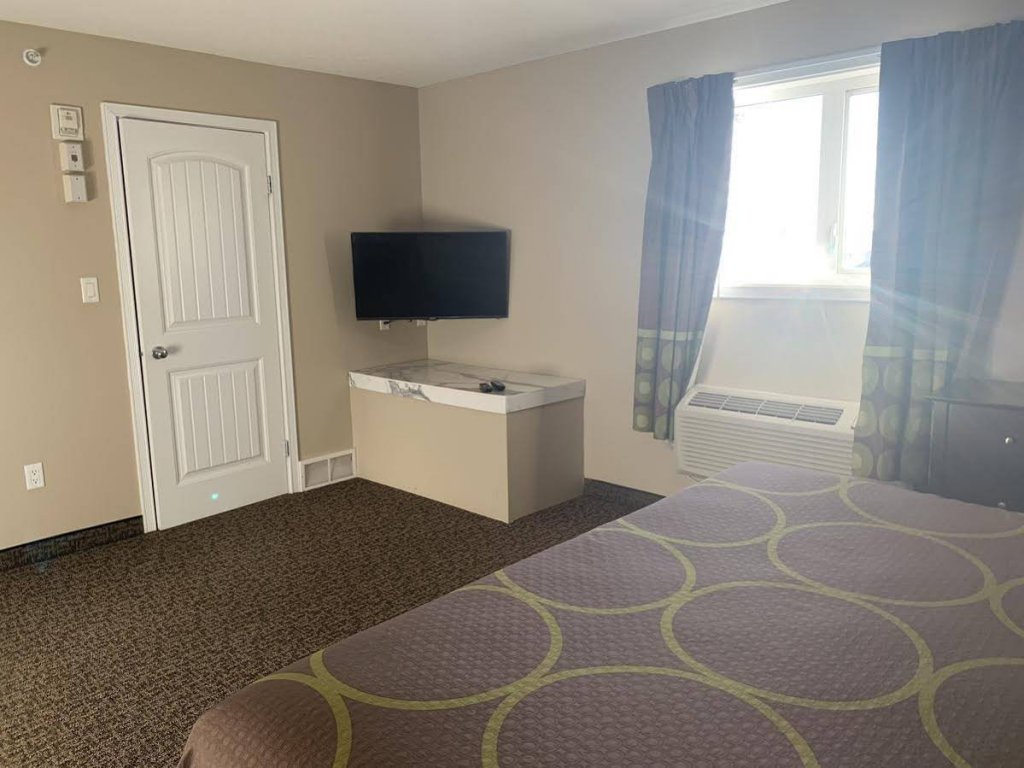 Фото Super 8 by Wyndham Fort McMurray