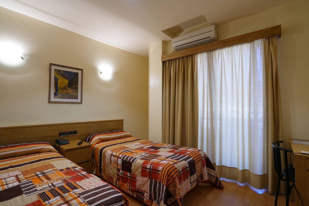 Фото Hotel Esplugues